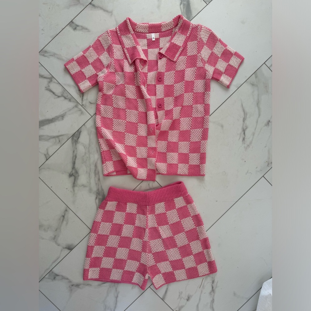 Pink and white checkered knit set #checkered